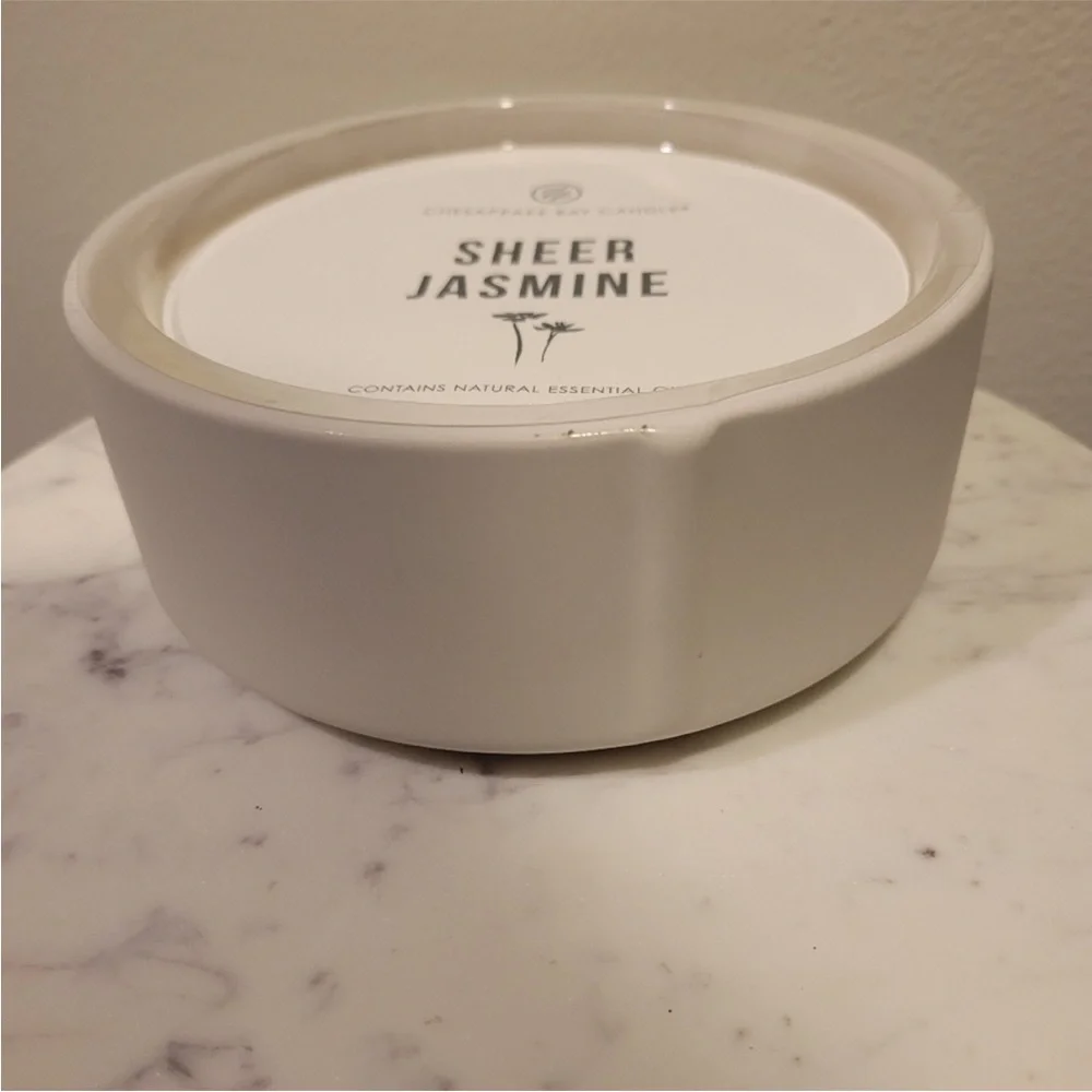 NWOT Chesapeake Bay Candle Sheer Jasmine 3-Wick Ceramic Candle - Picture 1 of 4